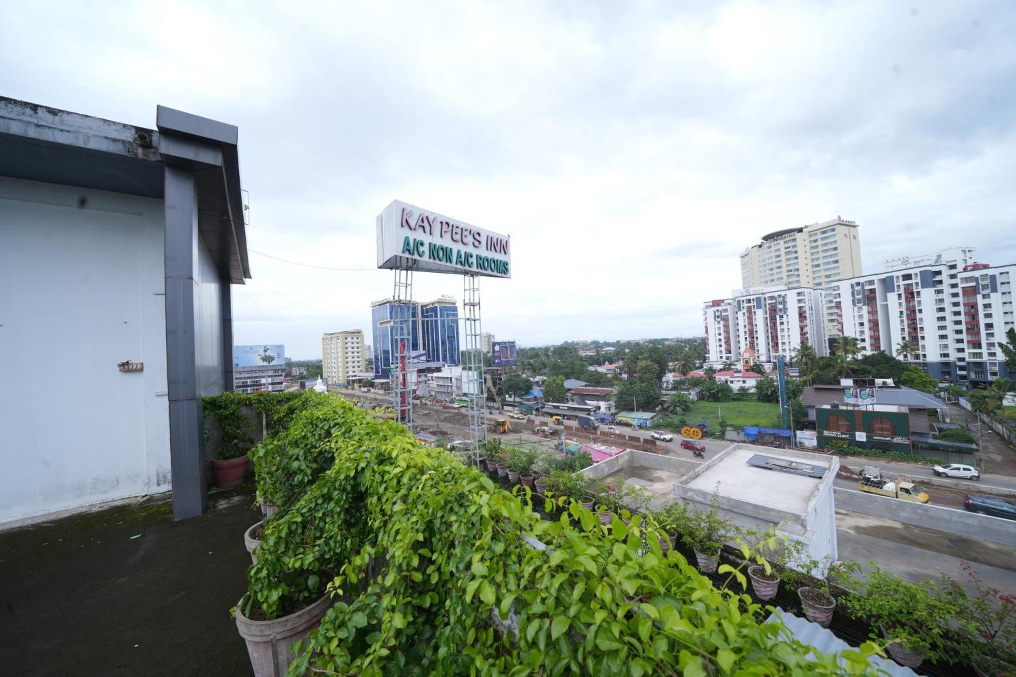 Kay Pee'S Grande Hotel Kochi Екстериор снимка