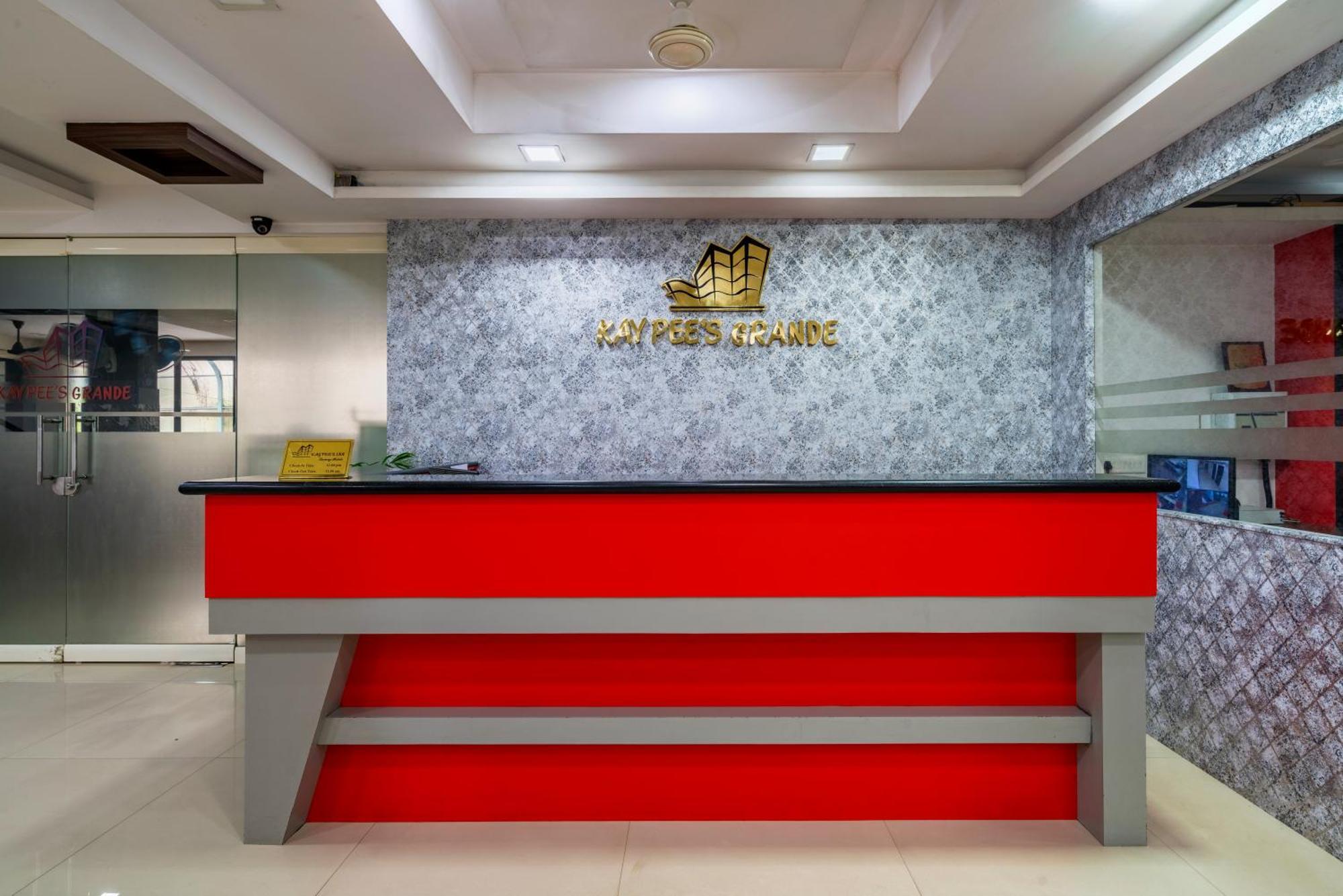 Kay Pee'S Grande Hotel Kochi Екстериор снимка